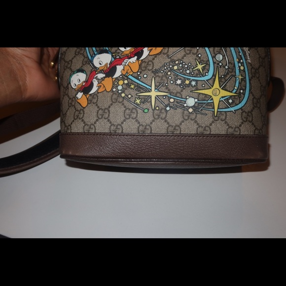 GUCCI X DISNEY GG SUPREME DONALD DUCK BACKPACK - Picture 6 of 13